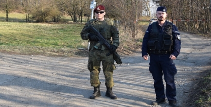 Służby na granicy przy ul. Kojkowickiej w Puńcowie